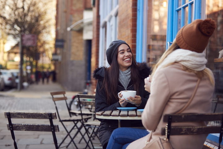 Two friends enjoying a coffee on a break playing Treasure Hunt Glasgow